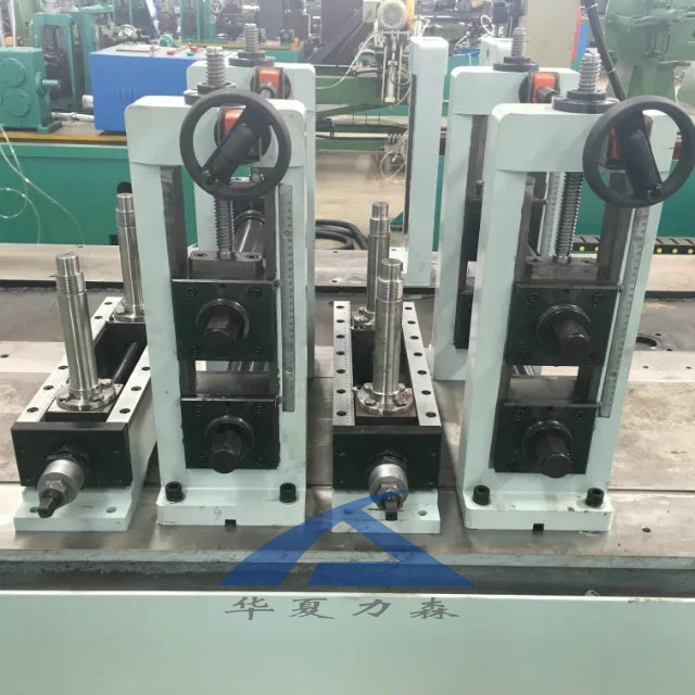 不銹鋼制管機(jī),制管設(shè)備,鈦管設(shè)備,復(fù)合管制管機(jī) 不銹鋼制管機(jī),制管設(shè)備,鈦管設(shè)備,復(fù)合管制管機(jī)